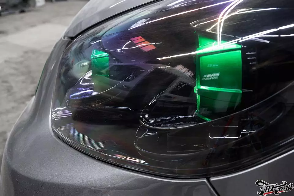 Kia Picanto. Окрас масок фар, окрас суппортов, установка зеленых ремней безопасности.